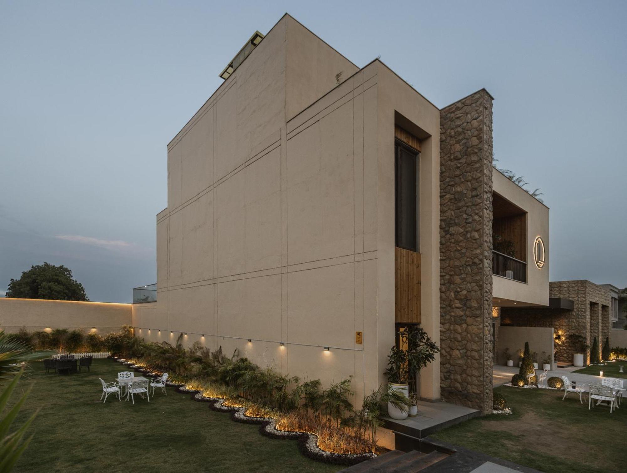 Luxury Lofts Hotel Amritsar Exterior photo