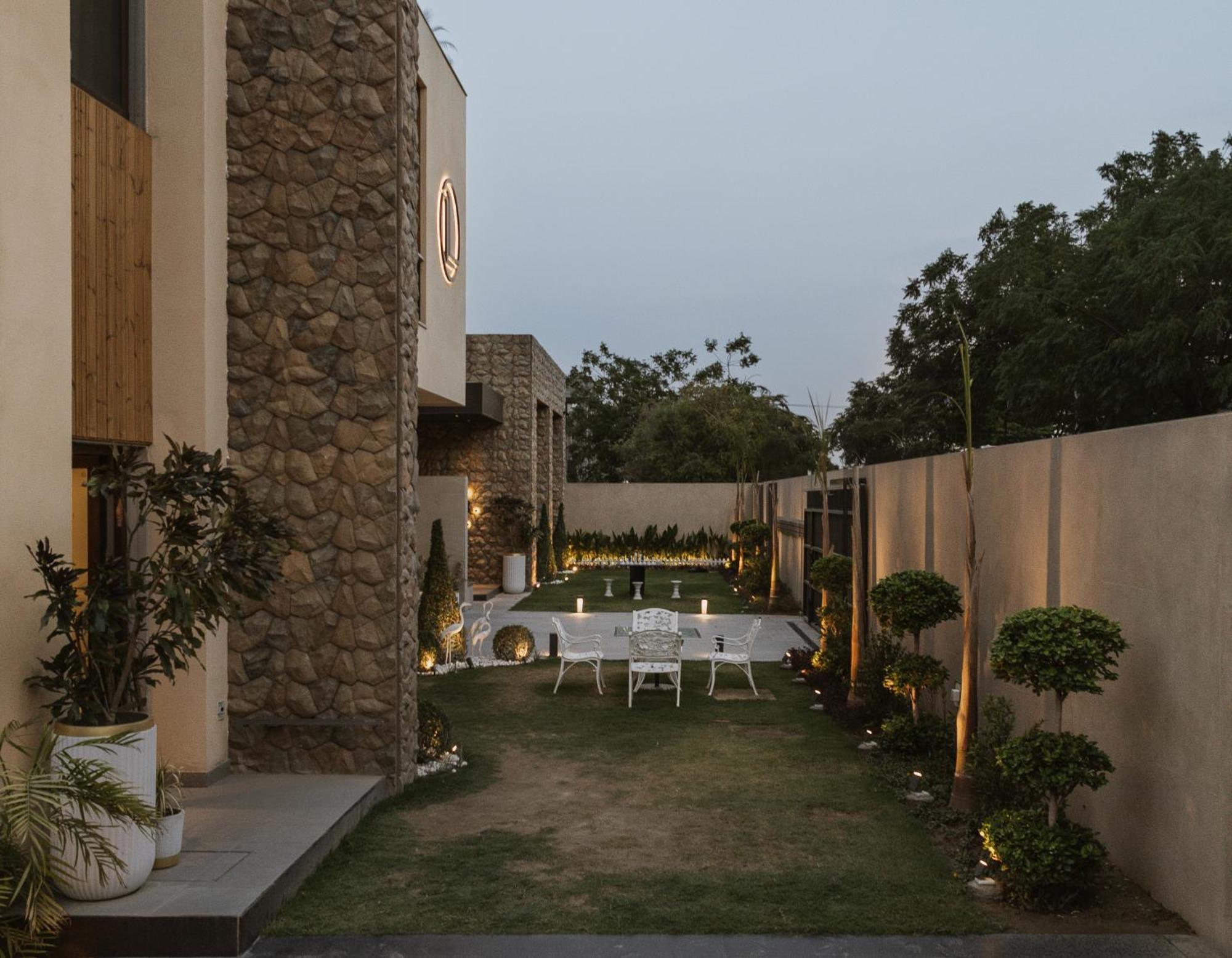 Luxury Lofts Hotel Amritsar Exterior photo